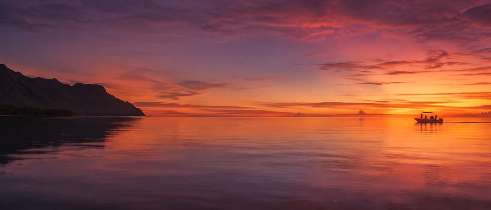 Coucher de soleil panoramique sur la mer &agrave; l&rsquo;&Icirc;le Maurice