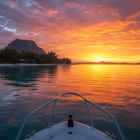 Coucher de soleil vu depuis la proue du bateau